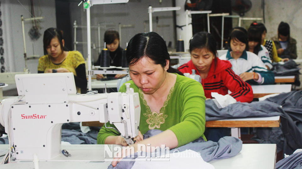 Công ty cổ phần Thương mại Minh Hương, xã Yên Trị tạo việc làm, thu nhập cho hàng trăm lao động.