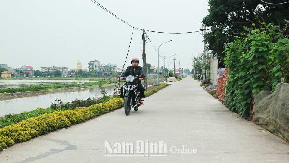 Tuyến đường do Hội Cựu chiến binh tổ dân phố số 9, Thị trấn Xuân Trường (Xuân Trường) tự quản luôn xanh - sạch - đẹp.