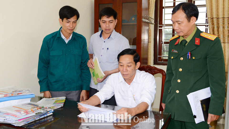 Kiểm tra kế hoạch công tác quốc phòng, quân sự địa phương tại Thị trấn Lâm.