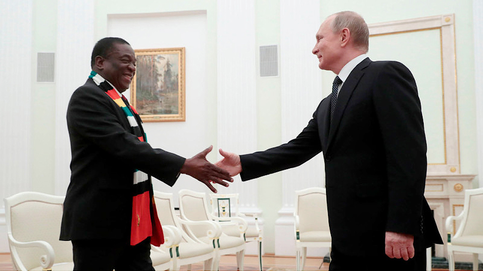 Tổng thống Nga Putin tiếp đón Tổng thống Zimbabwe Emmerson Mnangagwa tại Điện Kremlin đầu hồi tháng 1 năm nay. Ảnh: Getty Images 