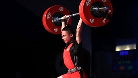 Đô cử 15 tuổi Ðỗ Tú Tùng lập ba kỷ lục trẻ thế giới với ba tấm HCV ở hạng cân 49 kg nam trong ngày 9-3. 