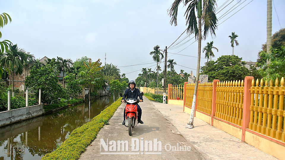 Đường dong ngõ xóm Mỹ Hòa, xã Hải Giang được bê tông hóa đạt chuẩn nông thôn mới.