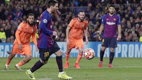 Messi ghi bàn trên chấm 11m mở tỷ số cho Barca ở phút 18. 
