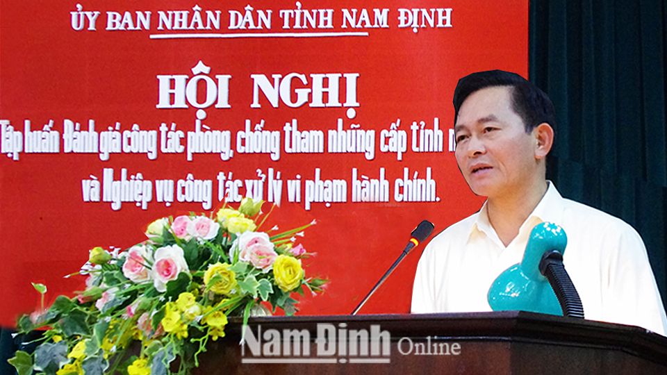 Đồng chí Nguyễn Phùng Hoan, Tỉnh ủy viên, Phó Chủ tịch UBND tỉnh phát biểu tại hội nghị.
