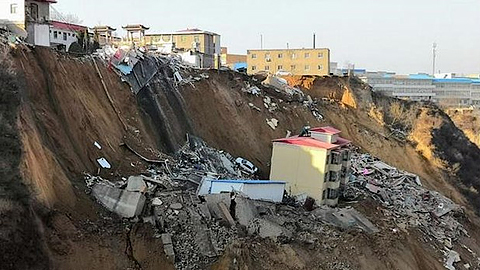Quang cảnh vụ lở đất ở thành phố Lâm Phần. (Nguồn: VCG/chinadaily)