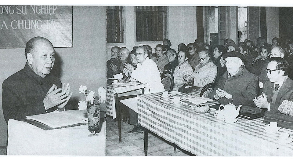 Đồng chí Trường Chinh dự Hội nghị khoa học kỷ niệm 40 năm Đảng ta công bố Đề cương Văn hóa Việt Nam, ngày 27-12-1983.
