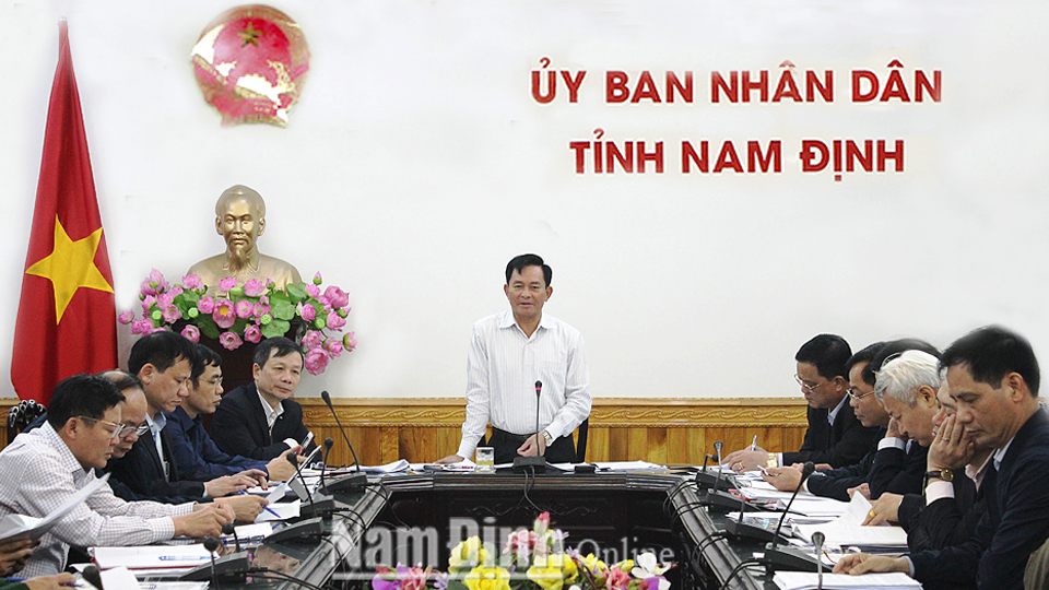 Đồng chí Nguyễn Phùng Hoan, Tỉnh ủy viên, Phó Chủ tịch UBND tỉnh chủ trì cuộc họp.