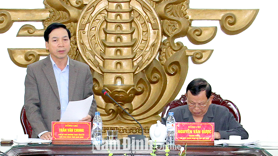 Đồng chí Trần Văn Chung, Phó Bí thư Thường trực Tỉnh ủy, Chủ tịch HĐND tỉnh phát biểu tại buổi làm việc.