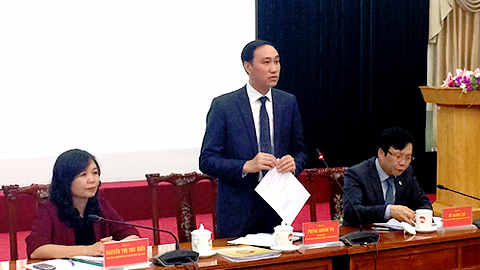 Phó Chủ tịch Ủy ban Trung ương MTTQ Viêt Nam Phùng Khánh Tài phát biểu tại họp báo.