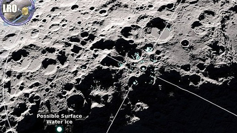 Bức ảnh do tàu LRO của NASA chụp cung cấp manh mối về nước biết nhảy kỳ thú trên mặt trăng - ảnh: NASA