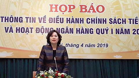 Phó thống đốc Ngân hàng Nhà nước Nguyễn Thị Hồng chủ trì buổi họp báo.