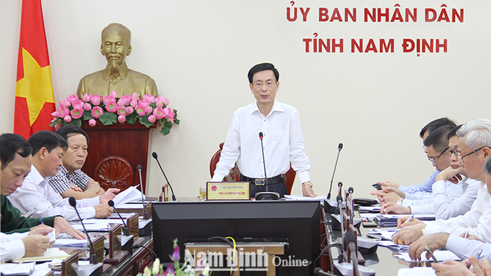 Đồng chí Phạm Đình Nghị, Phó Bí thư Tỉnh ủy, Chủ tịch UBND tỉnh phát biểu kết luận Hội nghị.