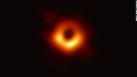 Hình ảnh hố đen vừa được công bố. Ảnh: CNN