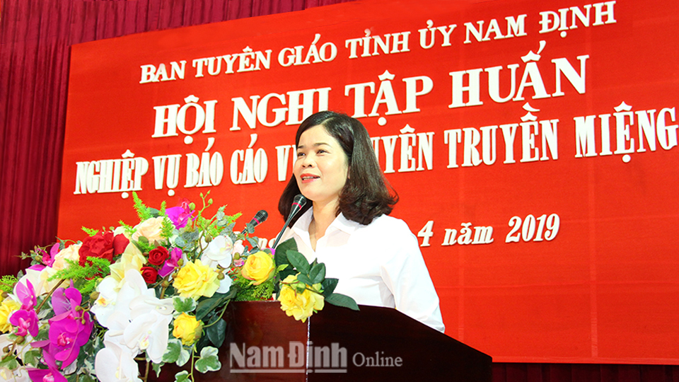 Đồng chí Phạm Thị Thu Hằng, Ủy viên Ban Thường vụ Tỉnh ủy, Trưởng Ban Tuyên giáo Tỉnh ủy phát biểu tại hội nghị.