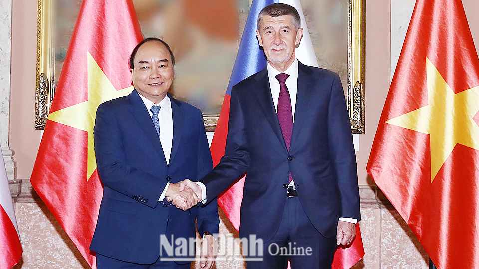 Thủ tướng Nguyễn Xuân Phúc và Thủ tướng Cộng hoà Séc Andrej Babis. Ảnh: Thống Nhất - TTXVN