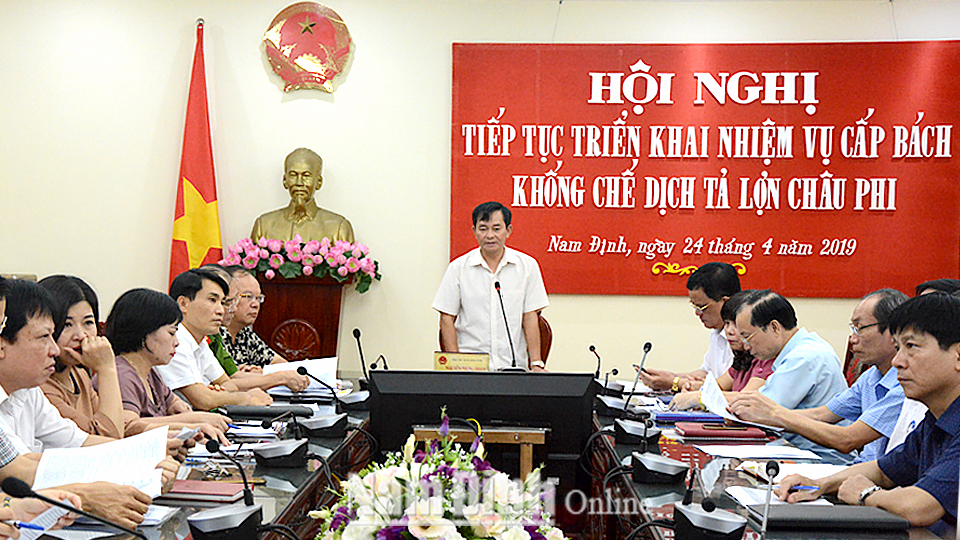 Đồng chí Nguyễn Phùng Hoan, Tỉnh ủy viên, Phó Chủ tịch UBND tỉnh phát biểu tại hội nghị.