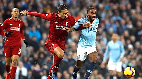  Trung vệ Virgil van Dijk (Liverpool) và tiền đạp Sterling (Man City) góp mặt trong đội hình xuất sắc nhất của Premier League mùa giải 2018-2019. Hai gương mặt này cũng đang cạnh tranh cho danh hiệu Cầu thủ xuất sắc nhất. Ảnh: PA