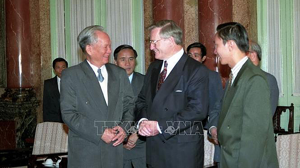 Chủ tịch nước Lê Đức Anh tiếp Thủ tướng New Zealand Jim Bolger thăm Việt Nam, ngày 21-11-1995, tại Hà Nội.