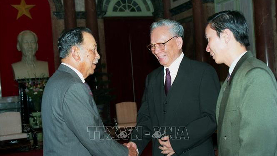 Chủ tịch nước Lê Đức Anh đón và hội đàm với Quốc vương Malaysia Tuanku Jaafar thăm chính thức Việt Nam, ngày 19-12-1995, tại Hà Nội.