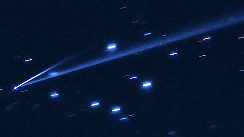  Hai đuôi khí bụi của tiểu hành tinh Gault 6478. Ảnh: NASA.