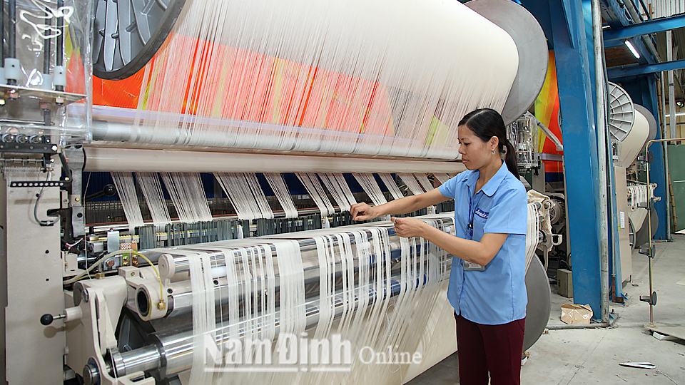 Công ty Cổ phần Dệt may Sơn Nam là doanh nghiệp xuất khẩu 100%, sản xuất, kinh doanh các sản phẩm dệt, bông sợi, khăn bông.