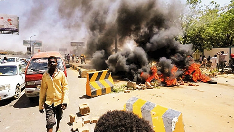 Tình trạng bạo lực ở thủ đô Khartoum của Sudan. (Ảnh: Reuters)