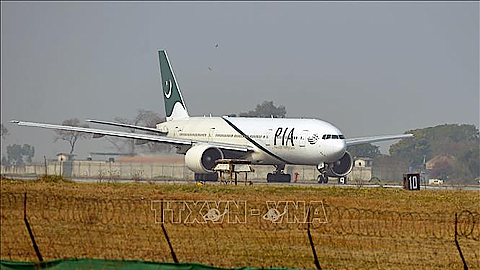 Máy bay của hãng hàng không quốc tế Pakistan (PIA) tại sân bay ở Islamabad, Pakistan. Ảnh: AFP/TTXVN