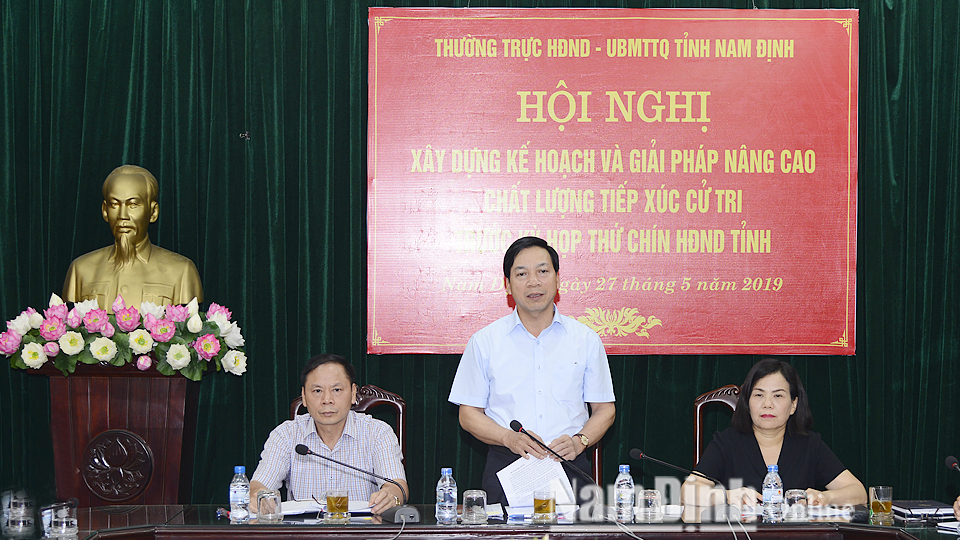 Đồng chí Trần Văn Chung, Phó Bí thư Thường trực Tỉnh ủy, Chủ tịch HĐND tỉnh phát biểu kết luận hội nghị. 