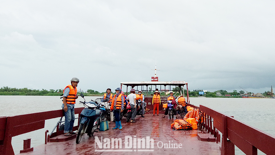 Bến Đò Cau, xã Hải An (Hải Hậu) luôn chấp hành nghiêm các quy định bảo đảm an toàn giao thông đường thuỷ.