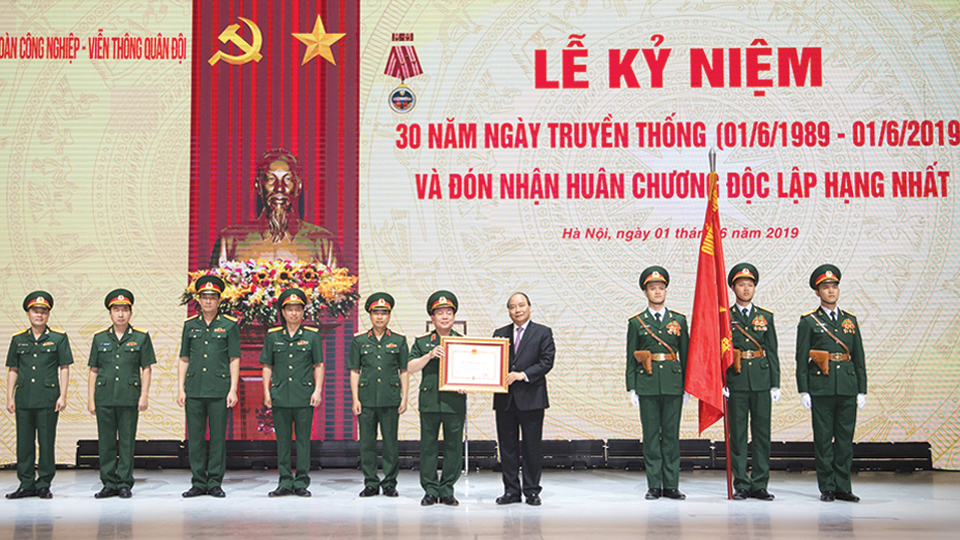Thủ tướng Nguyễn Xuân Phúc trao Huân chương Độc lập Hạng Nhất cho Tập đoàn Viettel