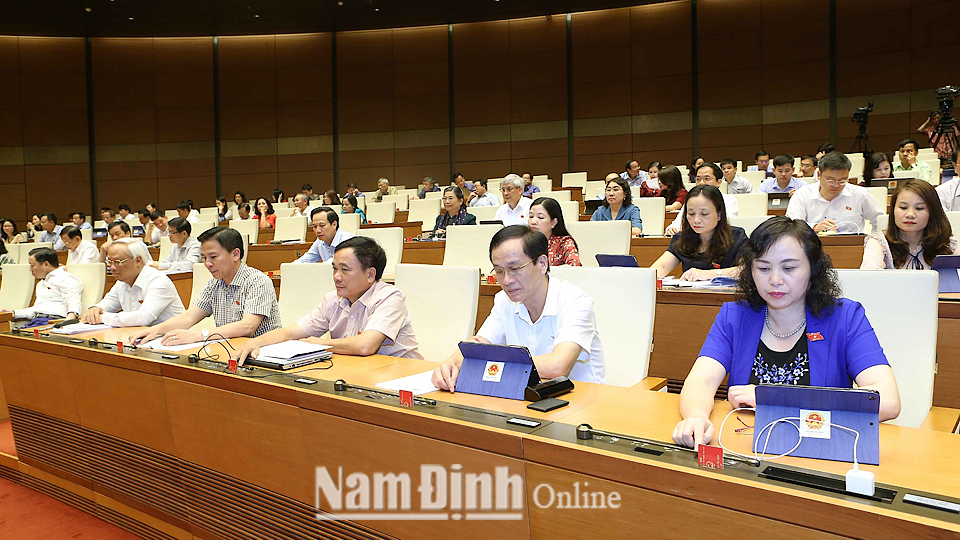 Các đại biểu Quốc hội cho ý kiến về dự kiến Chương trình giám sát của Quốc hội năm 2020. Ảnh: Doãn Tấn - TTXVN