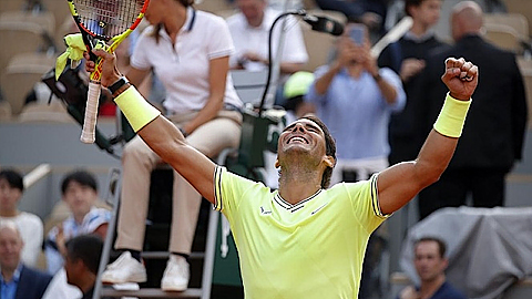 Rafael Nadal ăn mừng sau chiến thắng trước Kei Nishikori ở tứ kết Roland Garros. (Reuters)