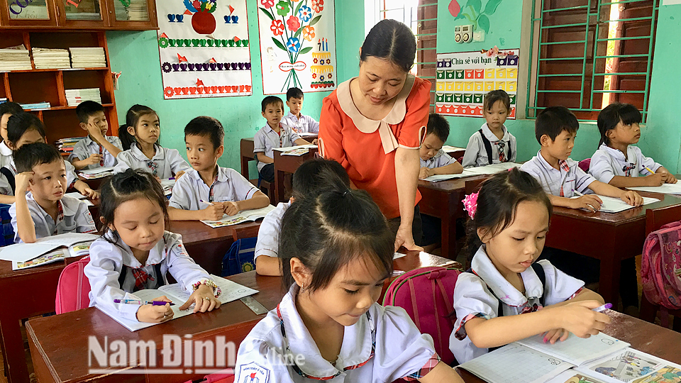 Một giờ luyện chữ của học sinh Trường Tiểu học Yên Phú.