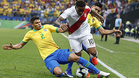 Liên đoàn bóng đá Peru ngày 24/6 cho biết tiền đạo Jefferson Farfan sẽ không thể ra sân trong các trận đấu còn lại tại Copa America 2019. Ảnh: AP