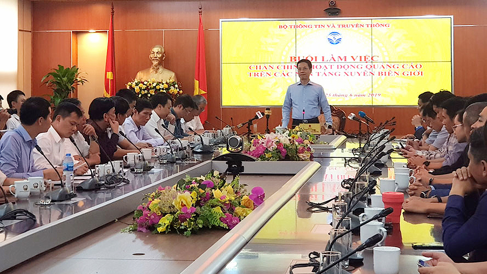 Bộ trưởng Bộ Thông tin và Truyền thông Nguyễn Mạnh Hùng phát biểu tại buổi làm việc. Ảnh: hanoimoi.com.vn