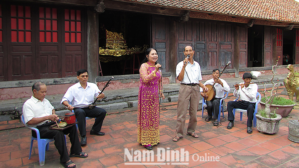 Câu lạc bộ văn hoá nghệ thuật làng Kiên Lao, xã Xuân Kiên.