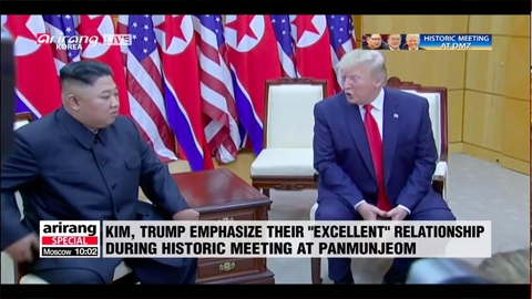Hai nhà lãnh đạo Mỹ-Triều tổ chức họp báo tại DMZ. Ảnh: Ariang News