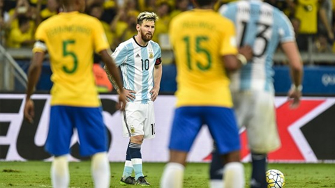 Xét trên mọi khía cạnh, Argentina trội hơn nhờ quân bài Messi chưa tỏa sáng, nhưng Brazil với đội hình đồng đều và lợi thế sân nhà sẽ hy vọng viết lại lịch sử Copa