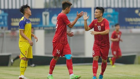 Việt Cường ghi bàn thắng duy nhất của trận đấu. Ảnh: MINH HOÀNG