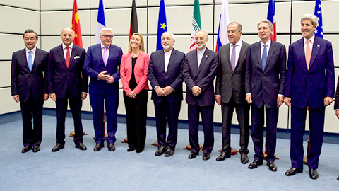 Ngoại trưởng Iran và các nước thuộc Nhóm P5+1 tại lễ ký thỏa thuận hạt nhân năm 2015. Ảnh: BBC