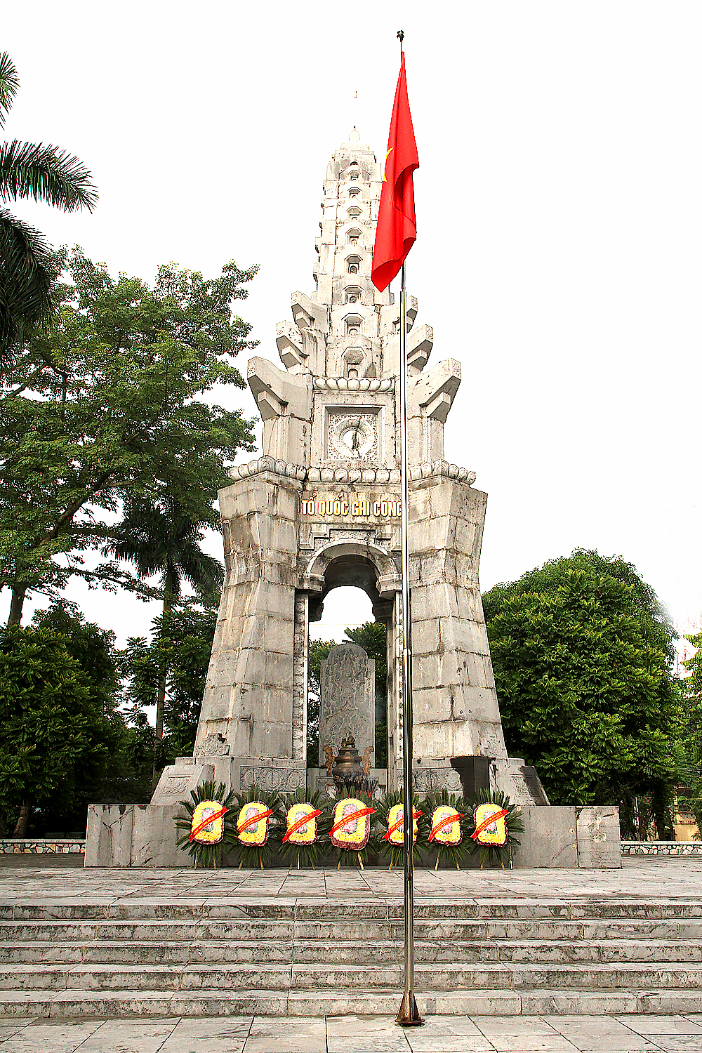 Đài tưởng niệm các Anh hùng Liệt sĩ (Thành phố Nam Định).