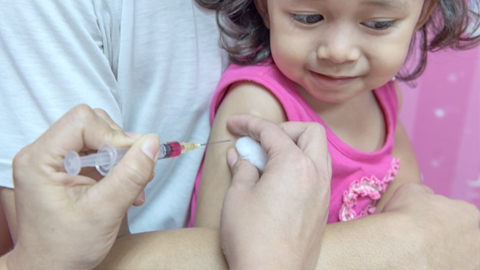Tiêm phòng vắc xin phòng ngừa bệnh uốn ván là cách tốt nhất để giúp bạn và bé tránh khỏi căn bệnh này.
