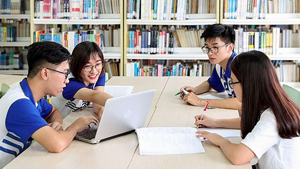 Sinh viên Đại học Quốc gia Hà Nội nghiên cứu tại thư viện. Ảnh: Internet