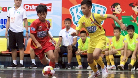 Đội U11 Sông Lam Nghệ An được đánh giá cao hơn, chủ động cầm bóng chắc bên phần sân nhà và chờ cơ hội phản công đội U11 Hà Nội 