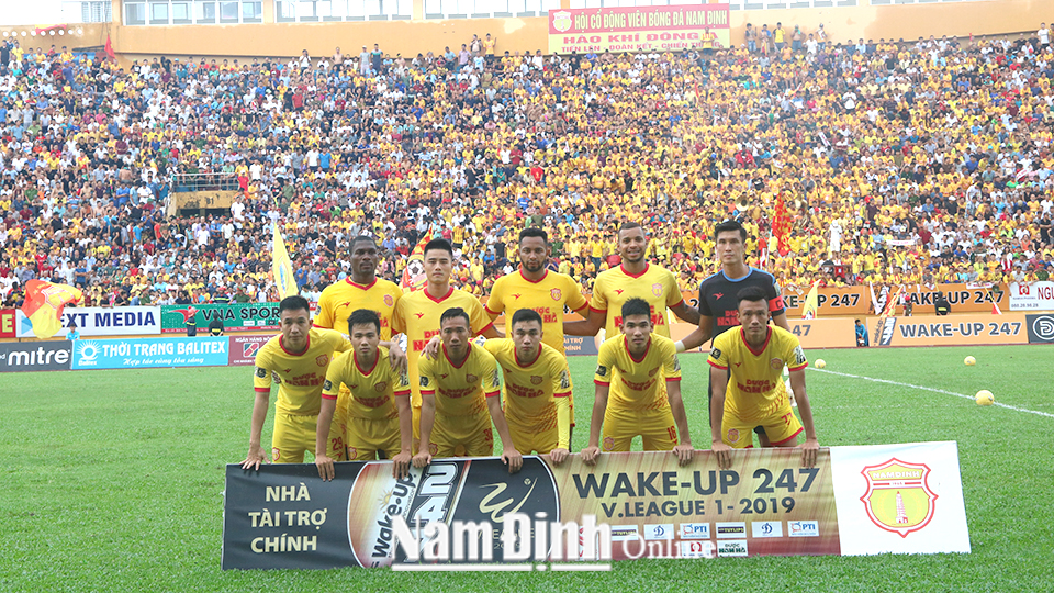 Câu lạc bộ Dược Nam Hà Nam Định thi đấu trên sân nhà Thiên Trường tại vòng 19 Giải bóng đá vô địch quốc gia V-League 2019.