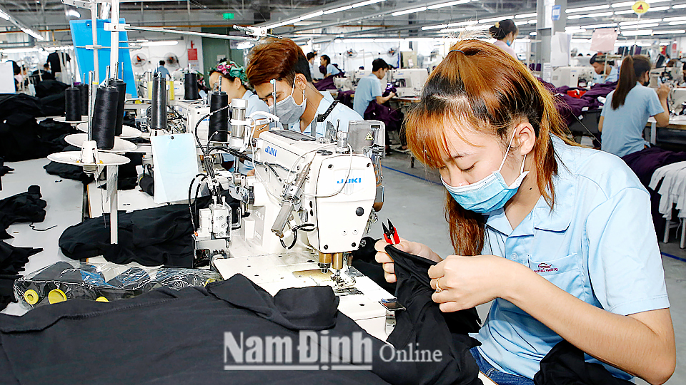 Công ty Cổ phần May Sông Hồng đầu tư nhà máy trên địa bàn xã Nghĩa Thái, tạo việc làm cho nhiều lao động địa phương.