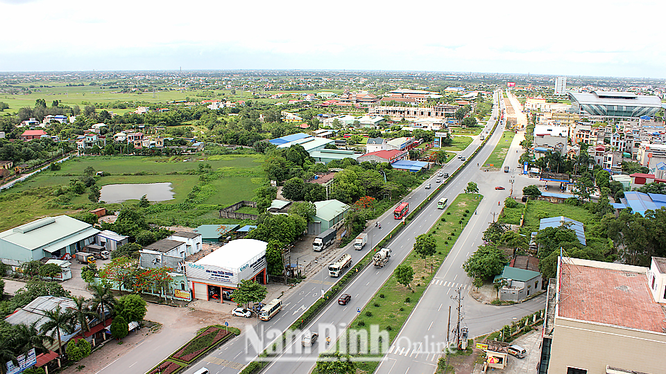 Tuyến Quốc lộ 10 đoạn qua thành phố Nam Định được đầu tư phát triển hạ tầng giao thông, thúc đẩy phát triển kinh tế - xã hội.