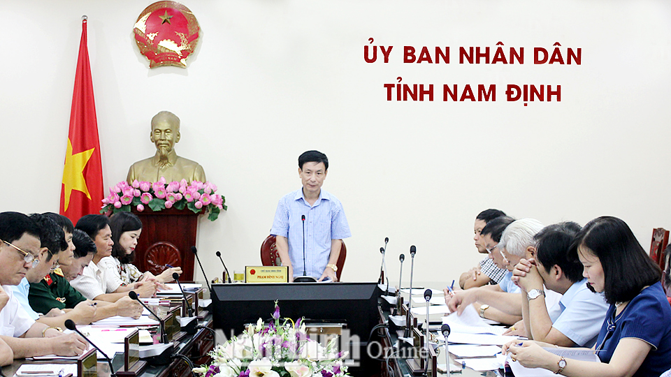 Đồng chí Phạm Ðình Nghị, Phó Bí thư Tỉnh ủy, Chủ tịch UBND tỉnh phát biểu kết luận hội nghị.