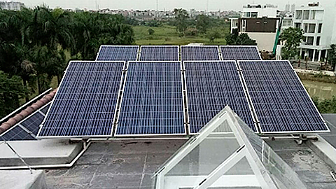 Một hệ thống điện mặt trời áp mái mới được lắp đặt tại Hà Nội. 