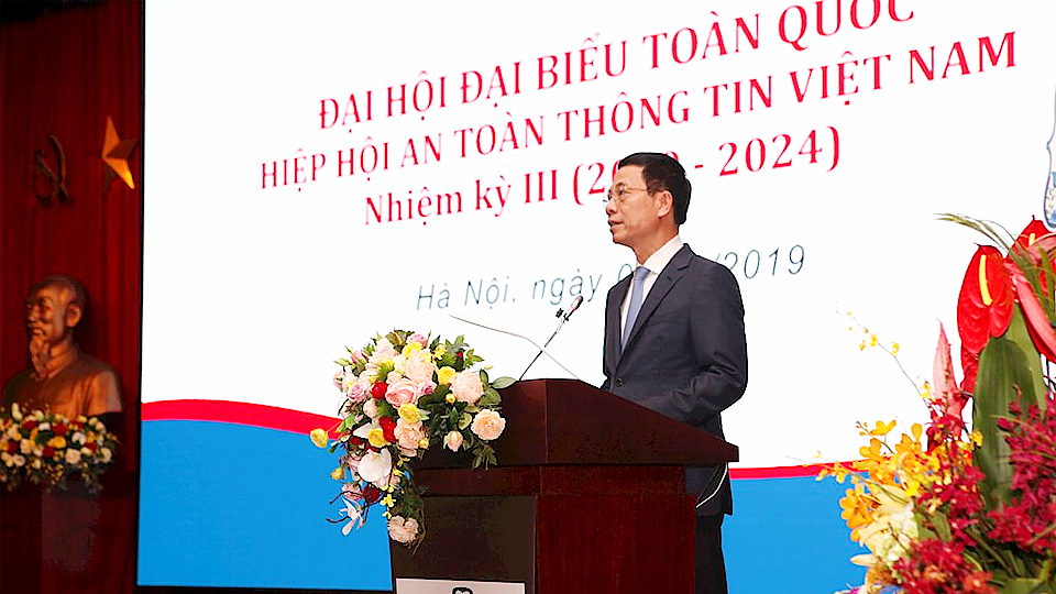 Bộ trưởng Bộ TT&TT Nguyễn Mạnh Hùng phát biểu tại Đại hội. 